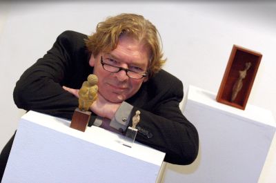 Christian Heeck ist freier Maler, Buchautor und beliebter Kunstvermittler aus Münster. Am dortigen Universitätsklinikum arbeitet er als Kulturreferent. 