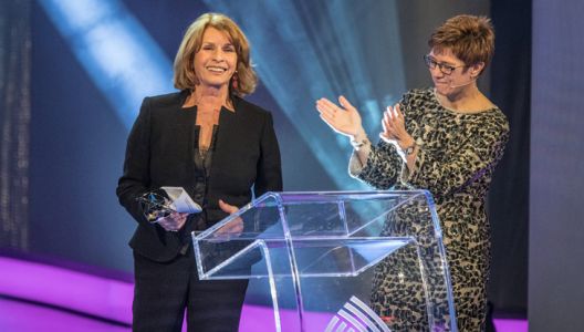 besondere ehrung senta berger klein