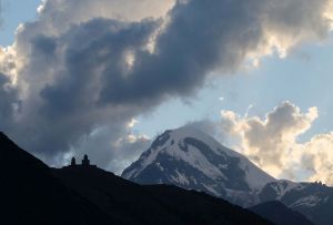 fälker gergeti kloster mit kasbek2 klein