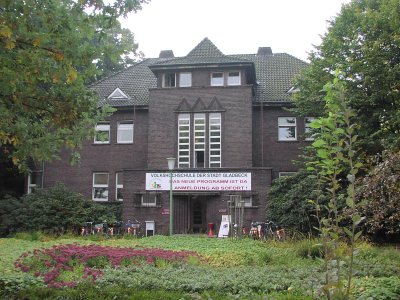 Das Haus der VHS in der Friedrichstraße 55.